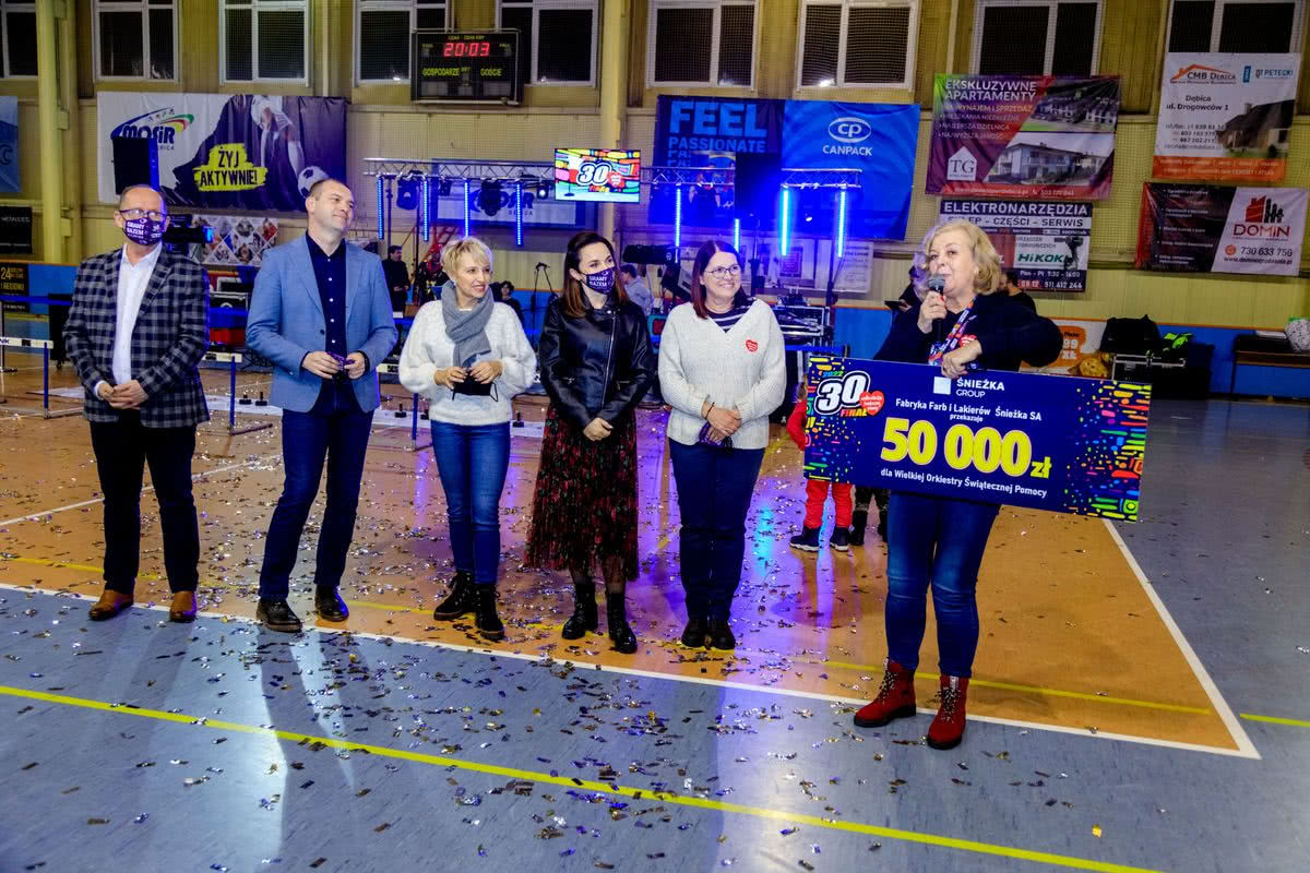 Przekazanie bonu o wartości 50 tys. złotych podczas 30. finału Wielkiej Orkiestry Świątecznej Pomocy Przekazanie bonu o wartości 50 tys. złotych podczas 30. finału Wielkiej Orkiestry Świątecznej Pomocy