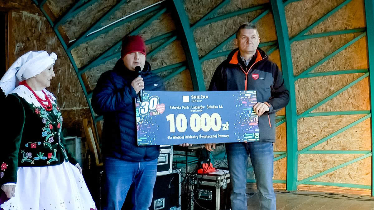 Przekazanie bonu o wartości 10 tys. złotych podczas 30. finału Wielkiej Orkiestry Świątecznej Pomocy Przekazanie bonu o wartości 10 tys. złotych podczas 30. finału Wielkiej Orkiestry Świątecznej Pomocy
