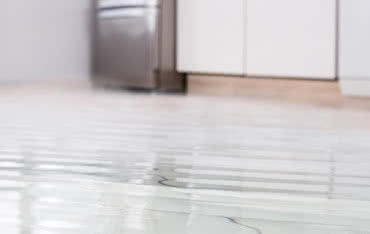 Jak radzić sobie ze skutkami zalania domu? 